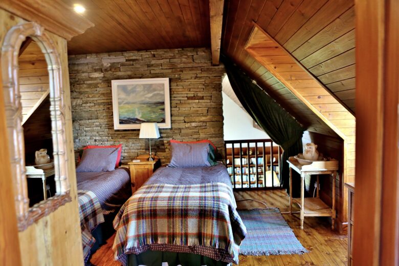 Cottage with breathtaking views atop the Cliffs of Moher - Doolin, Ireland