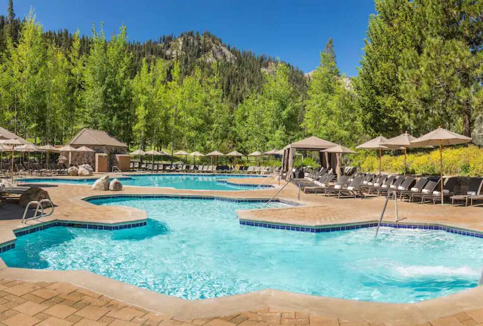 Ski In/Ski Out Everline Resort - Fireplace Suite - Olympic Valley, California