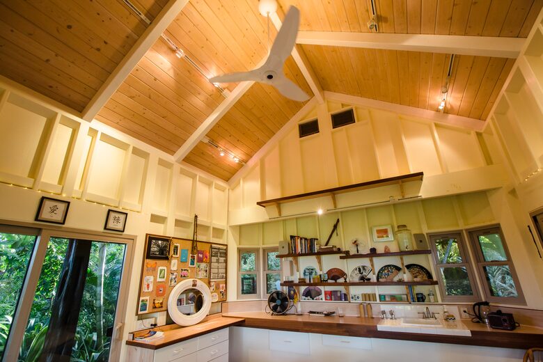 Detached Yoga Studio / ‘Jungalow’ w/day bed, 50 yards from main house.