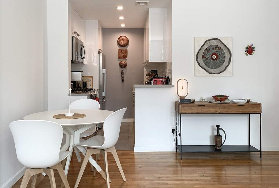 Sun filled apartment with excellent view of Columbus Avenue - New York City, New York