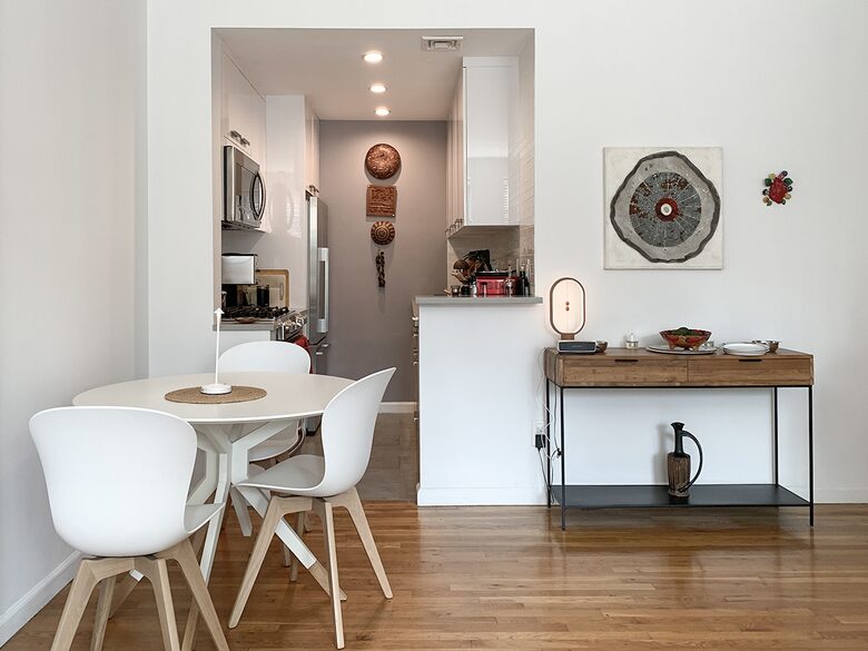 Sun filled apartment with excellent view of Columbus Avenue - New York City, New York