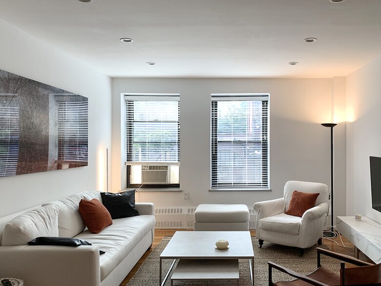 Sun filled apartment with excellent view of Columbus Avenue - New York City, New York