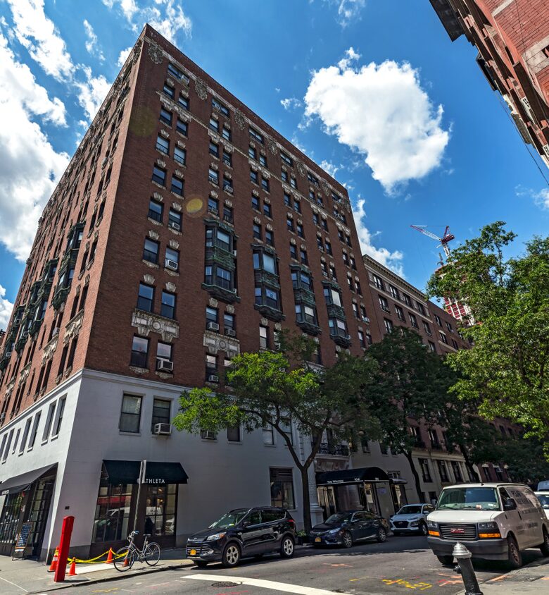 Sun filled apartment with excellent view of Columbus Avenue - New York City, New York