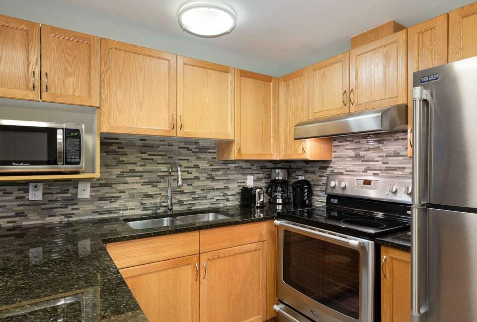 Woodrun Lodge 514 | Ski-In Ski-Out Condo w/ Pool, Hot Tub - Whistler, Canada