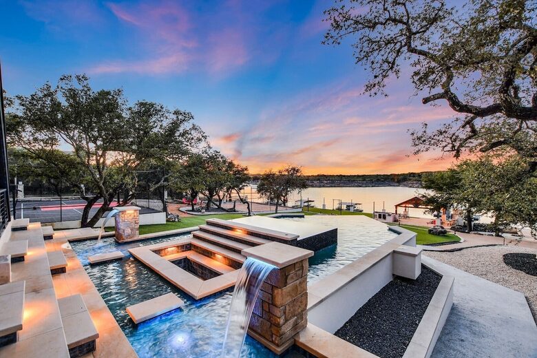Waterfront Retreat On Lake Travis - Lago Vista, Texas