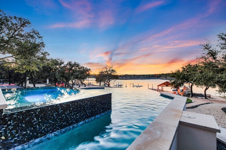 Waterfront Retreat On Lake Travis - Lago Vista, Texas