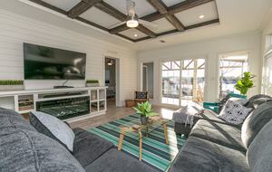 Dockside Digs | Unforgettable Lakefront Retreat on Lake LBJ with incredible amenities - Kingsland, Texas
