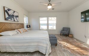 Dockside Digs | Unforgettable Lakefront Retreat on Lake LBJ with incredible amenities - Kingsland, Texas