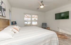 Dockside Digs | Unforgettable Lakefront Retreat on Lake LBJ with incredible amenities - Kingsland, Texas