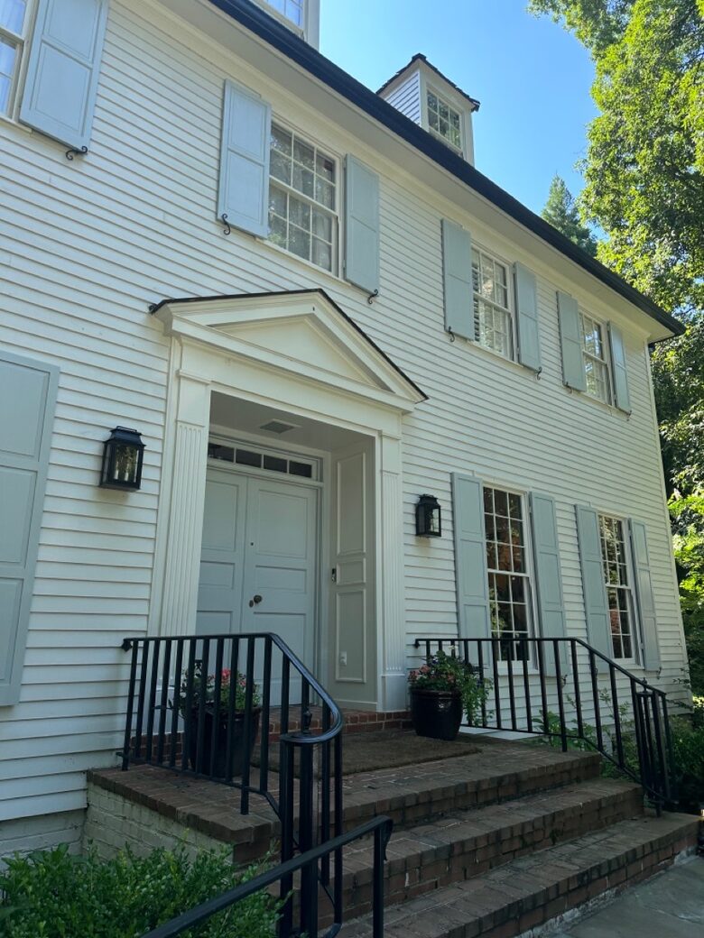 Hill House in Prestigious Bethesda - Bethesda, Maryland