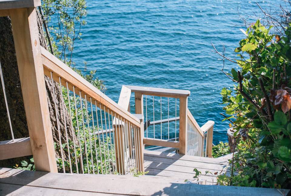Stunning 1-Bedroom Oceanfront Escape - Sooke, Canada