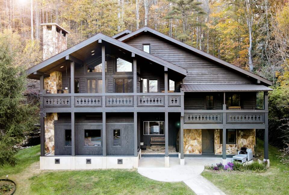 Chalet Lodge - Whittier, North Carolina