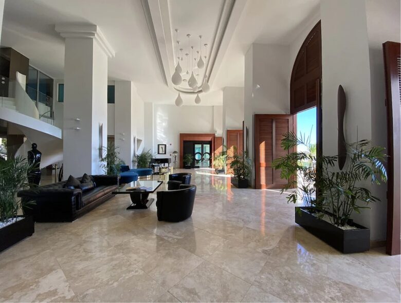 The Cliff Luxury Oceanfront Condo w/ Private Beach - Cupecoy, Sint Maarten (Dutch part)