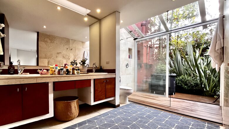 Peaceful Bogotá home surrounded by trees - Bogotá, Colombia