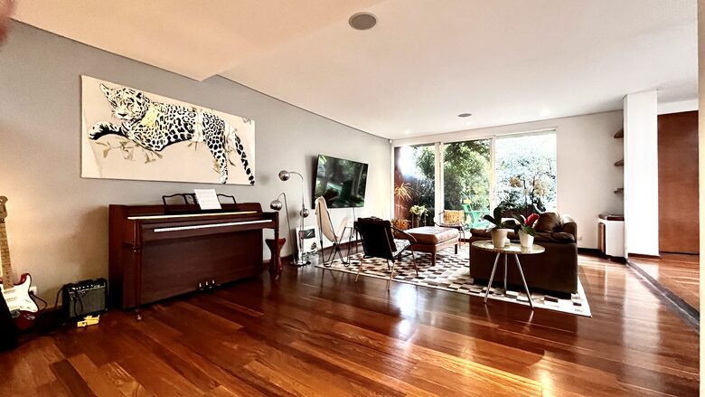 Peaceful Bogotá home surrounded by trees - Bogotá, Colombia