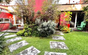 Tranquila vivienda en Bogotá rodeada de árboles - Bogotá, Colombia