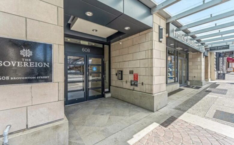 Luxury Condo with Stunning Vistas of the harbour, ocean and mountains - Victoria, Canada