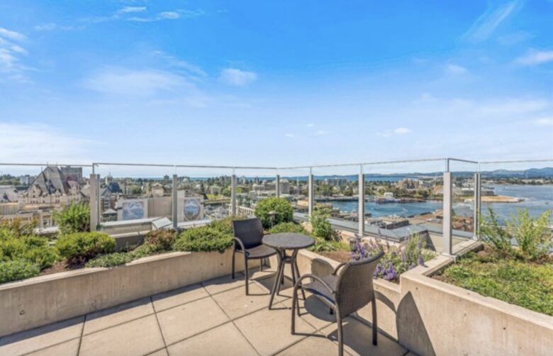 Luxury Condo with Stunning Vistas of the harbour, ocean and mountains - Victoria, Canada