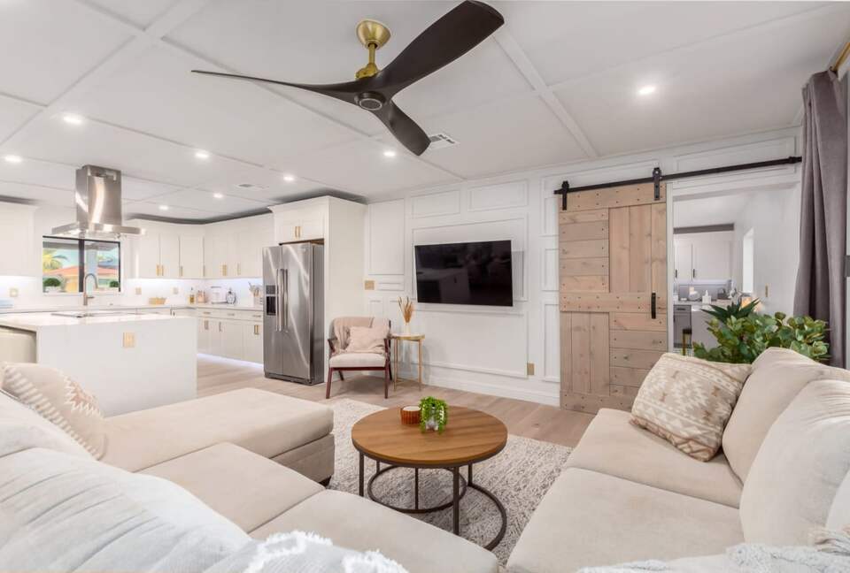 Luxe Downtown Scottsdale Oasis w/ Heated Pool - Scottsdale, Arizona