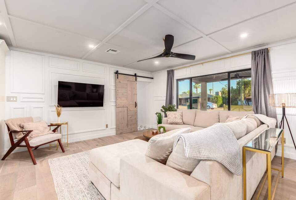 Luxe Downtown Scottsdale Oasis w/ Heated Pool - Scottsdale, Arizona
