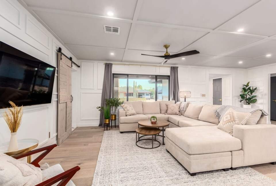 Luxe Downtown Scottsdale Oasis w/ Heated Pool - Scottsdale, Arizona