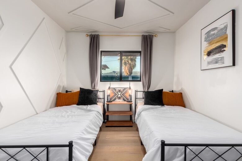 Luxe Downtown Scottsdale Oasis w/ Heated Pool - Scottsdale, Arizona