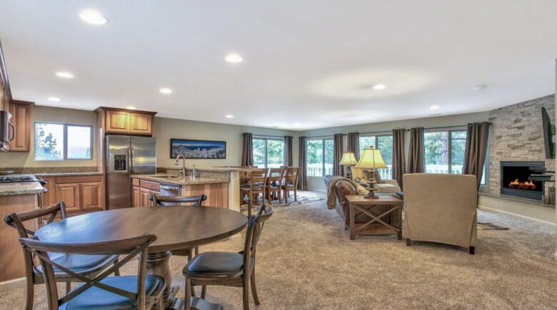 Luxury Mountain Home Just Minutes to the Ski Lifts and Tahoe Beaches! Max 10 guests - Stateline, Nevada