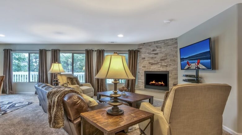 Luxury Mountain Home Just Minutes to the Ski Lifts and Tahoe Beaches! Max 10 guests - Stateline, Nevada