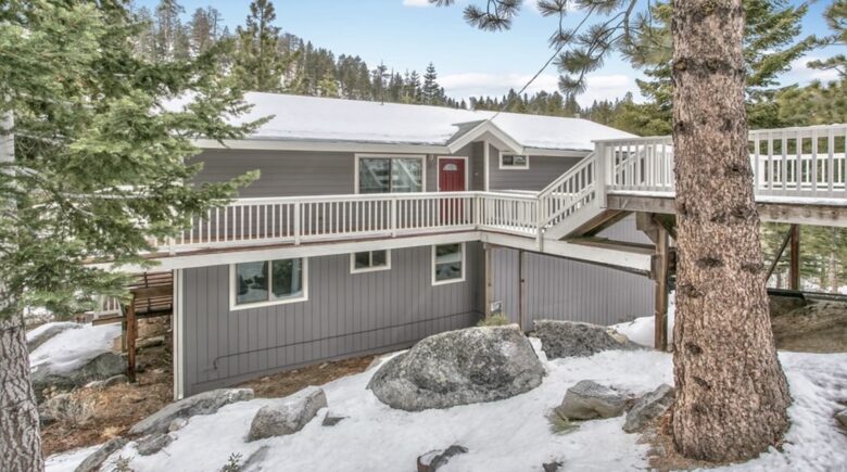 Luxury Mountain Home Just Minutes to the Ski Lifts and Tahoe Beaches! Max 10 guests - Stateline, Nevada