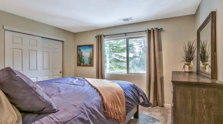 Luxury Mountain Home Just Minutes to the Ski Lifts and Tahoe Beaches! Max 10 guests - Stateline, Nevada