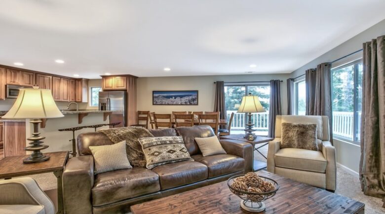 Luxury Mountain Home Just Minutes to the Ski Lifts and Tahoe Beaches! Max 10 guests - Stateline, Nevada