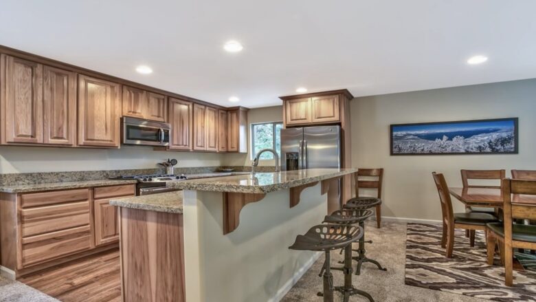 Luxury Mountain Home Just Minutes to the Ski Lifts and Tahoe Beaches! Max 10 guests - Stateline, Nevada