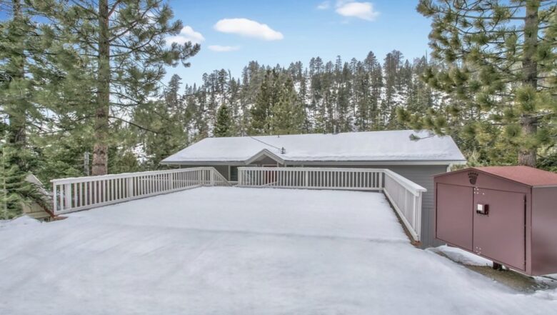 Luxury Mountain Home Just Minutes to the Ski Lifts and Tahoe Beaches! Max 10 guests - Stateline, Nevada