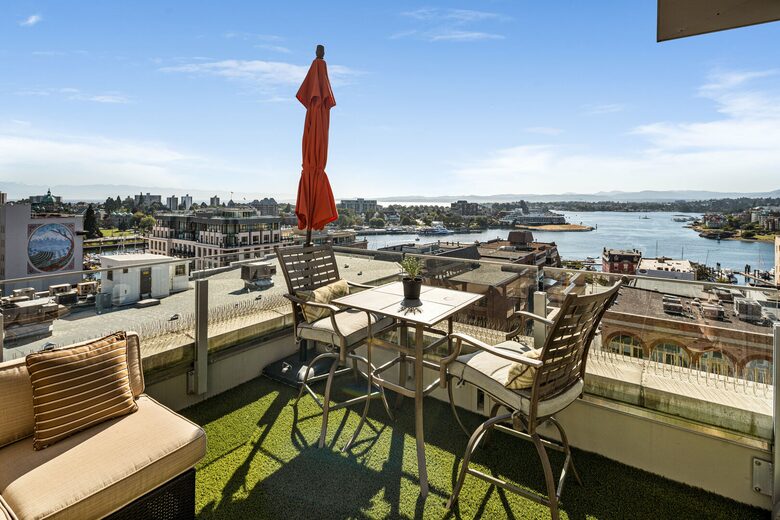 Luxury Condo with Stunning Vistas of the harbour, ocean and mountains - Victoria, Canada