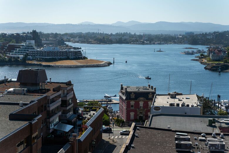 Luxury Condo with Stunning Vistas of the harbour, ocean and mountains - Victoria, Canada