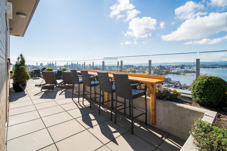 Luxury Condo with Stunning Vistas of the harbour, ocean and mountains - Victoria, Canada