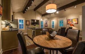 Austin Bungalow in town - Austin, Texas