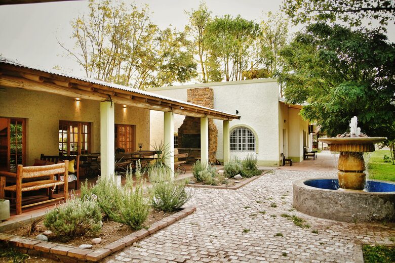 Spacious Farm Villa Nestled in Vineyards - San Rafael, Argentina
