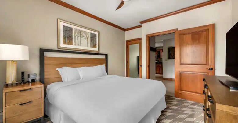 Hilton Grand Vacations Club Valdoro Mountain Lodge Breckenridge | One King Bedroom Suite - Breckenridge, Colorado