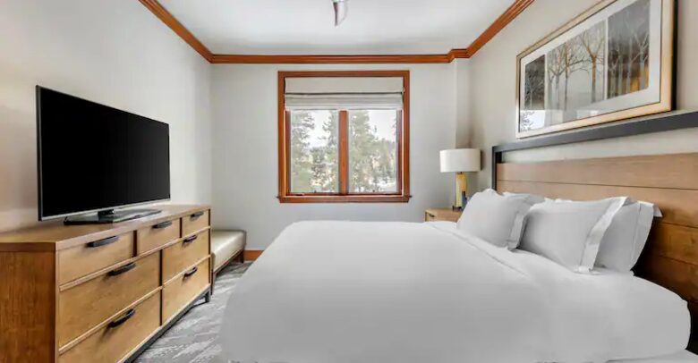 Hilton Grand Vacations Club Valdoro Mountain Lodge Breckenridge | One King Bedroom Suite - Breckenridge, Colorado
