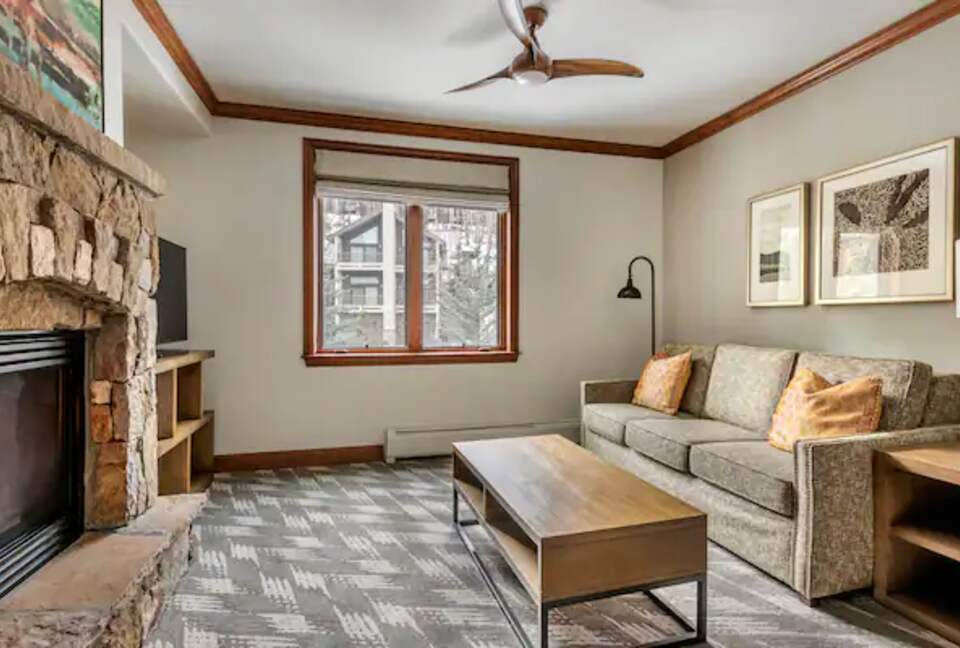 Hilton Grand Vacations Club Valdoro Mountain Lodge Breckenridge | One King Bedroom Suite - Breckenridge, Colorado