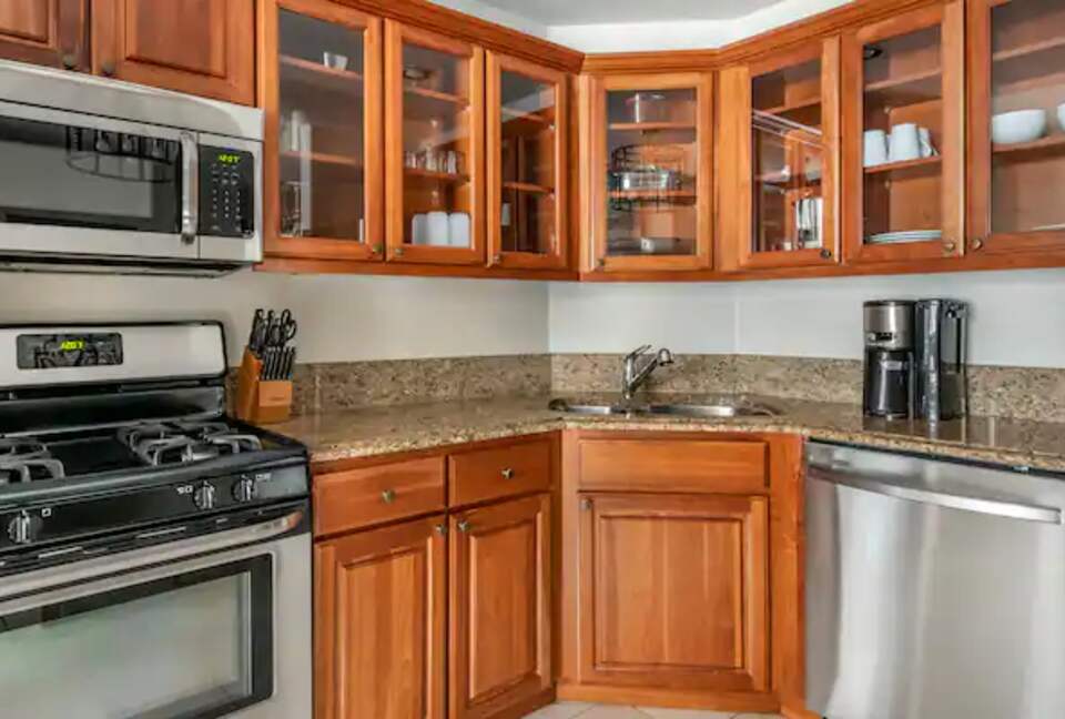Hilton Grand Vacations Club Valdoro Mountain Lodge Breckenridge | One King Bedroom Suite - Breckenridge, Colorado