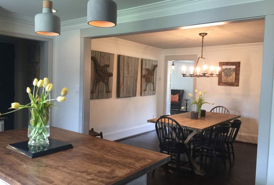 Cozy Cottage | Walk to Shops, Restaurants, Spas - Roswell, Georgia