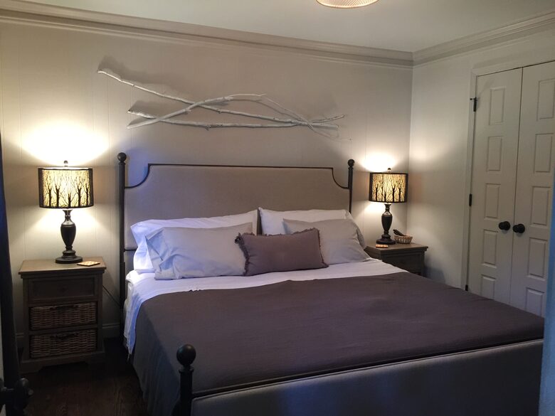 Cozy Cottage | Walk to Shops, Restaurants, Spas - Roswell, Georgia