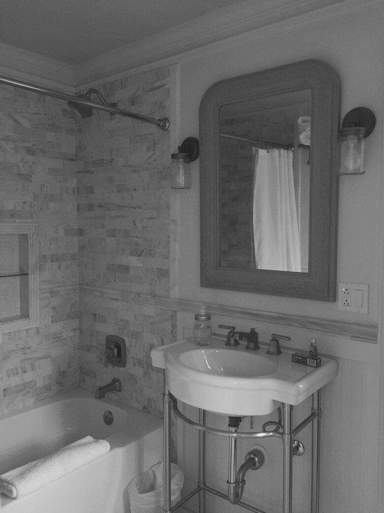 Cozy Cottage | Walk to Shops, Restaurants, Spas - Roswell, Georgia