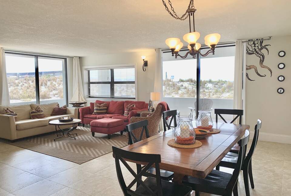 Chic Ocean Front 3-Bedroom Condo with a Pool - Fort Walton Beach, Florida