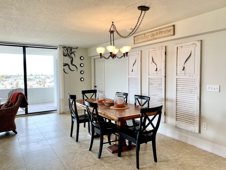 Chic Ocean Front 3-Bedroom Condo with a Pool - Fort Walton Beach, Florida