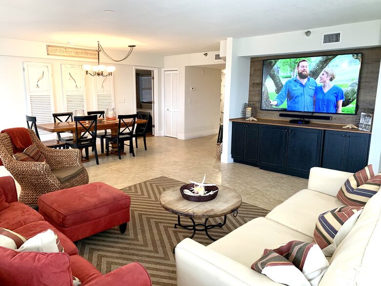 Chic Ocean Front 3-Bedroom Condo with a Pool - Fort Walton Beach, Florida