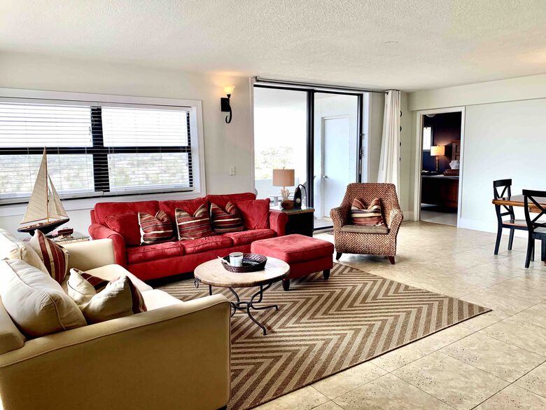 Chic Ocean Front 3-Bedroom Condo with a Pool - Fort Walton Beach, Florida