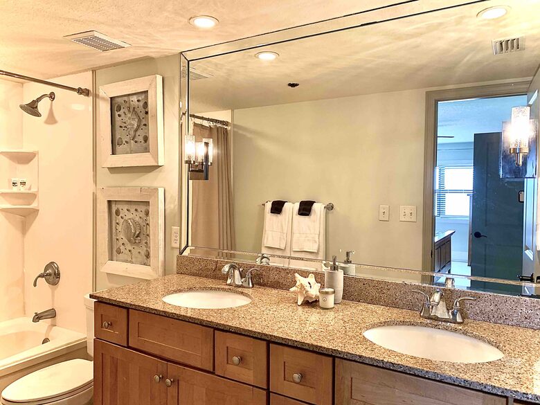 Chic Ocean Front 3-Bedroom Condo with a Pool - Fort Walton Beach, Florida